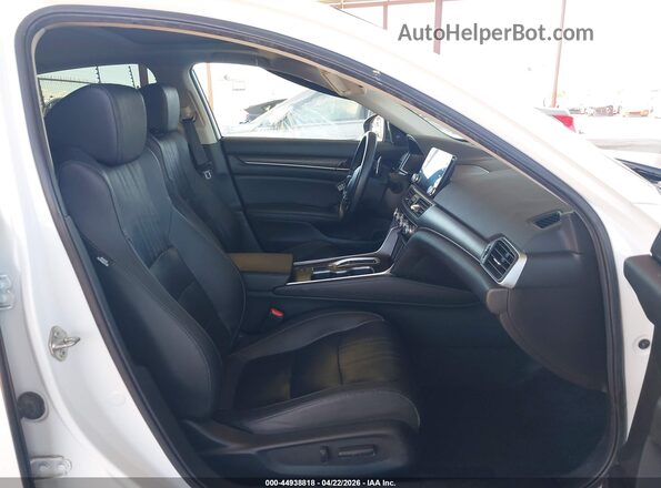 1HGCV2F93KA026462 2019 HONDA ACCORD White Вид салону спереду