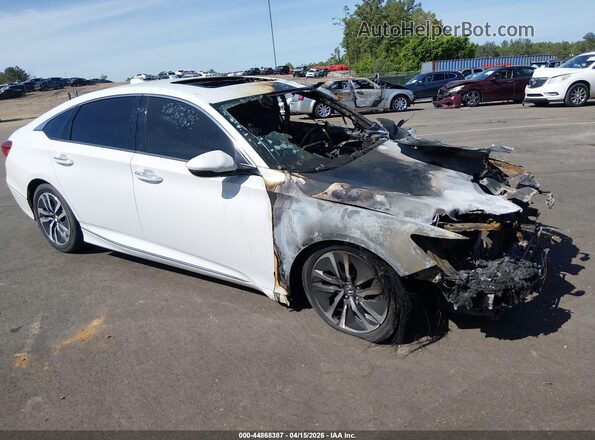 1HGCV3F90KA001007 2019 HONDA ACCORD White Widok wnętrza z tyłu