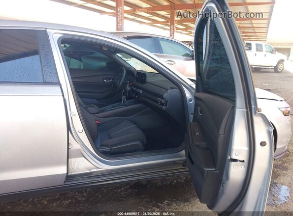 1HGCY2F54RA079833 2024 HONDA ACCORD HYBRID Silver Widok wnętrza z przodu