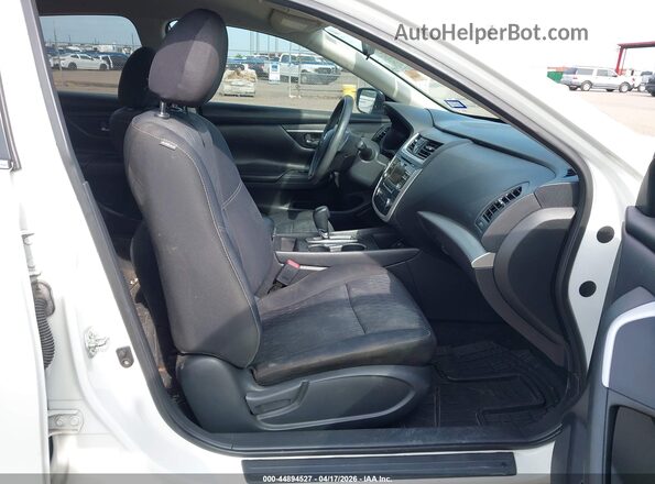 1N4AL3AP0HC256180 2017 NISSAN ALTIMA Белый Вид салона спереди