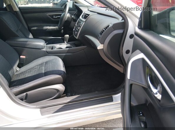 1N4AL3AP3HC234013 2017 NISSAN ALTIMA Silver Vista interior delantera