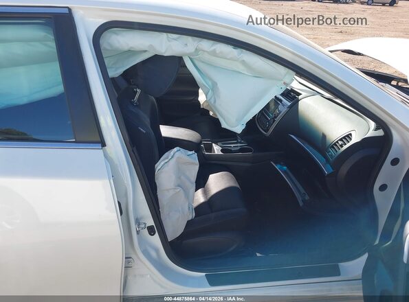 1N4AL3AP3JC136721 2018 NISSAN ALTIMA White Front interior view