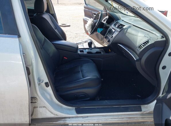 1N4AL3AP4HC156602 2017 NISSAN ALTIMA White Front interior view