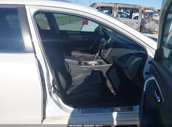 1N4AL3AP5GC154288 2016 NISSAN ALTIMA White Вид салону спереду
