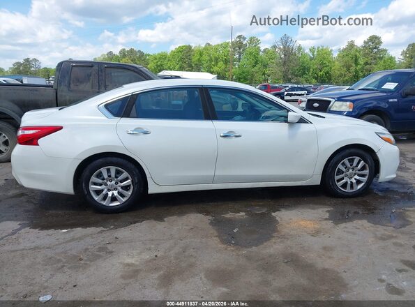 1N4AL3AP5GC218085 2016 NISSAN ALTIMA White Widok wnętrza z tyłu