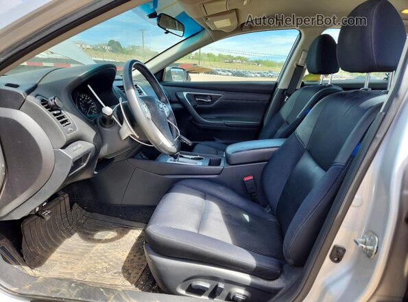 1N4AL3AP8HC158000 2017 NISSAN ALTIMA Silver Widok wnętrza z przodu