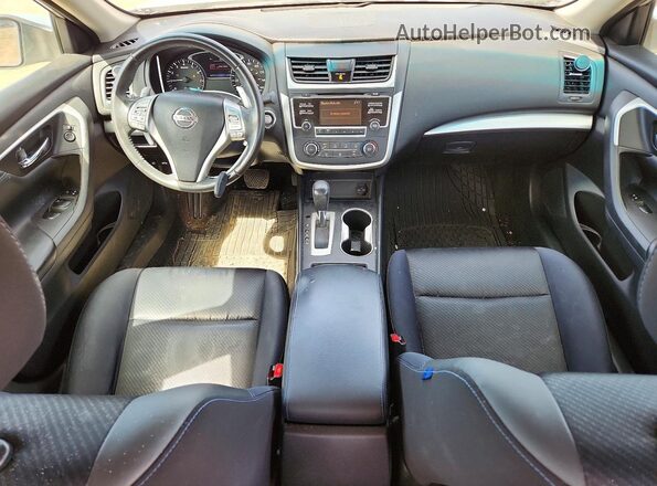 1N4AL3AP8HC158000 2017 NISSAN ALTIMA Silver Widok deski rozdzielczej