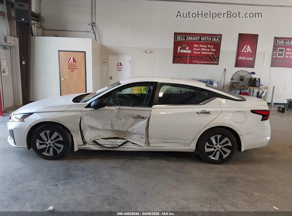 1N4BL4BV2RN324346 2024 NISSAN ALTIMA White 360 interior view