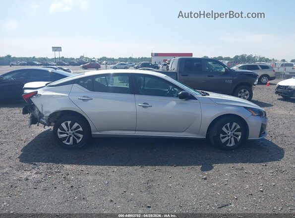 1N4BL4BV3RN399475 2024 NISSAN ALTIMA Silver Widok wnętrza z tyłu