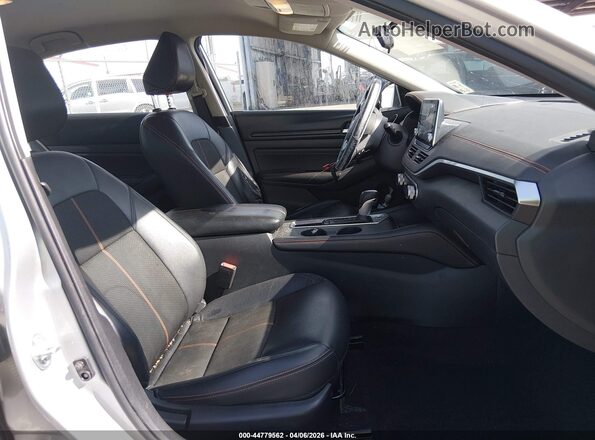 1N4BL4CV1MN358219 2021 NISSAN ALTIMA Silver Widok wnętrza z przodu