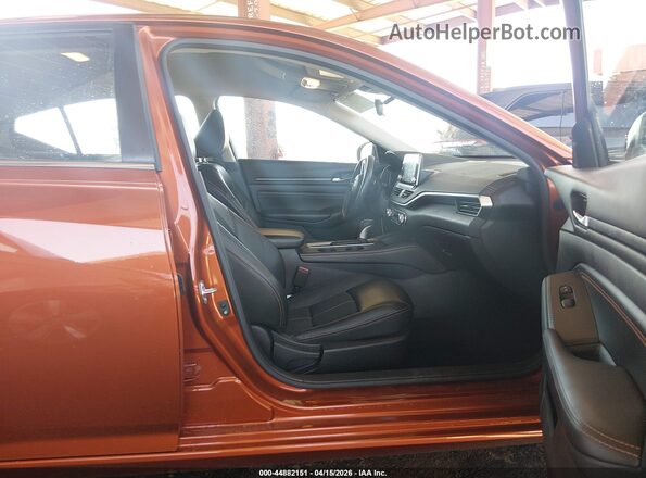 1N4BL4CV6NN349565 2022 NISSAN ALTIMA Orange Вид салону спереду