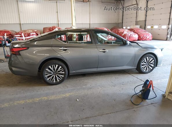 1N4BL4DV2RN403030 2024 NISSAN ALTIMA Gray Widok wnętrza z tyłu