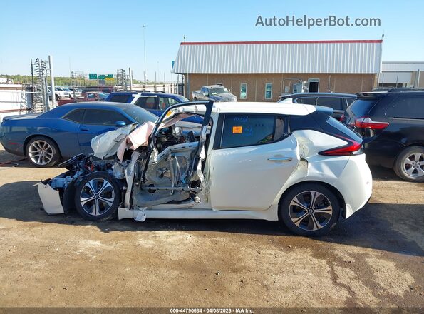 1N4BZ1CP4KC320359 2019 NISSAN LEAF White Widok wnętrza z tyłu