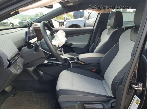 1V2DSPE84SC005544 2025 VOLKSWAGEN ID.4 Black Widok wnętrza z przodu