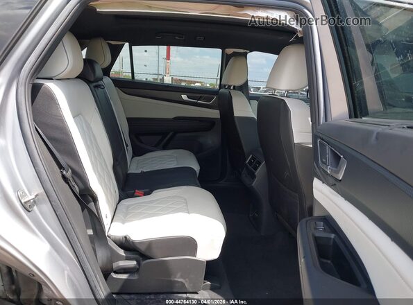 1V2FE2CAXRC236175 2024 VOLKSWAGEN ATLAS Silver Widok naklejki z numerem VIN