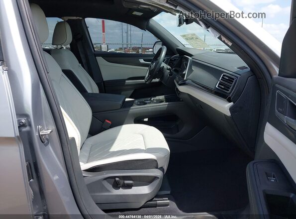 1V2FE2CAXRC236175 2024 VOLKSWAGEN ATLAS Silver Widok wnętrza z przodu