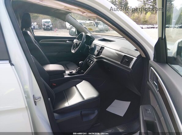 1V2HR2CA7PC557181 2023 VOLKSWAGEN ATLAS White Front interior view