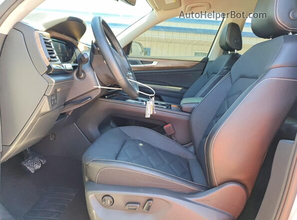 1V2WR2CA2RC533834 2024 VOLKSWAGEN ATLAS White Widok wnętrza z przodu