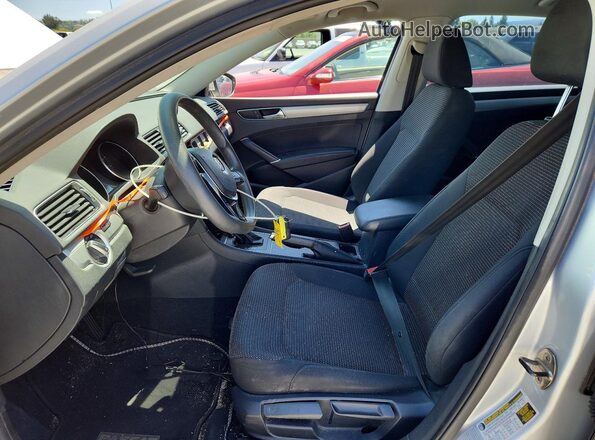 1VWAT7A3XGC059270 2016 VOLKSWAGEN PASSAT Серебряный Вид салона спереди