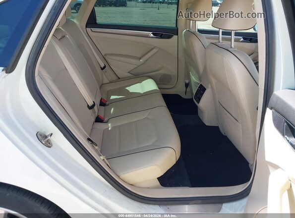 1VWBA7A36JC017101 2018 VOLKSWAGEN PASSAT White VIN sticker view
