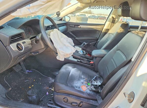 1VWSA7A37NC005349 2022 VOLKSWAGEN PASSAT White Front interior view