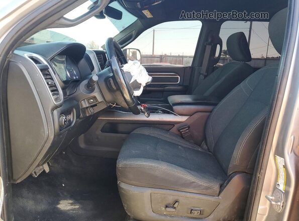 3C63RRHL7LG109083 2020 RAM 3500 Серый Вид панели приборов