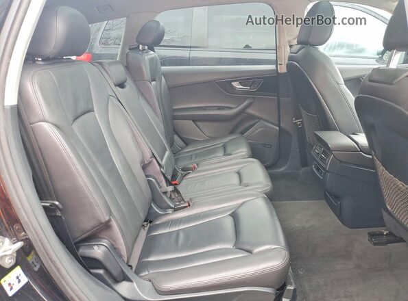 WA1LAAF78HD004316 2017 AUDI Q7 Black Widok komory silnika