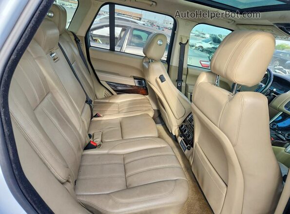 SALGS2FEXHA351813 2017 LAND ROVER RANGE White Սալոնի հետևի տեսք