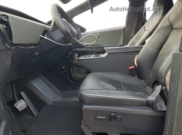 7G2CEHEE4SA062128 2025 TESLA CYBERTRUCK Золотой Вид панели приборов