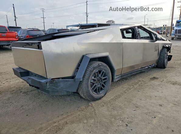 7G2CEHEE4SA062128 2025 TESLA CYBERTRUCK Золотой Передняя правая четверть