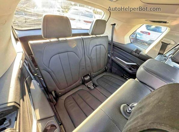 5UXCW2C05L9A03738 2020 BMW X7 Белый Вид задней части салона