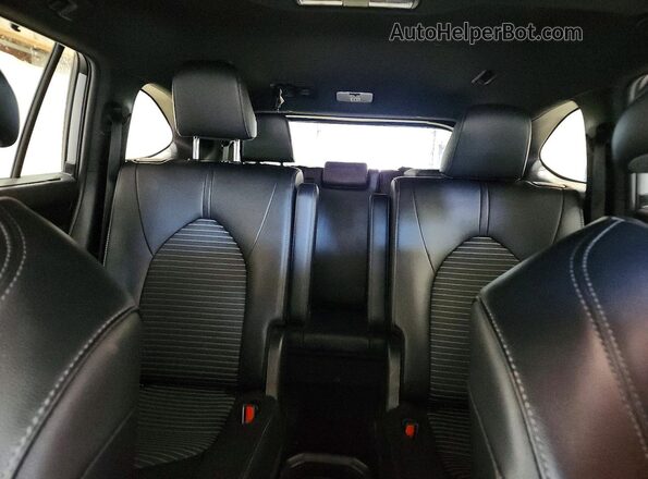 5TDKDRBH4SS577635 2025 TOYOTA HIGHLANDER Silver Rear seats view