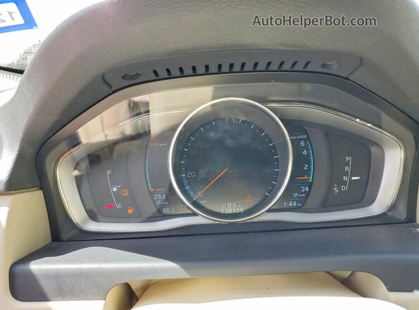 YV440MBK8G1248893 2016 VOLVO XC70 White Rear interior view
