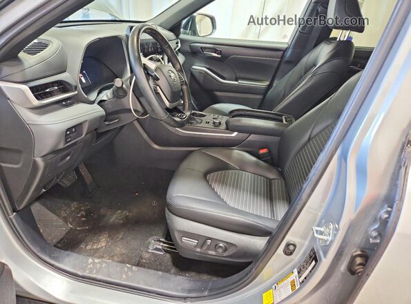 5TDKDRBH4SS577635 2025 TOYOTA HIGHLANDER Silver Front interior view