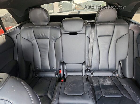 WA1AVAF19KD017493 2019 AUDI Q8 Silver Սալոնի հետևի տեսք