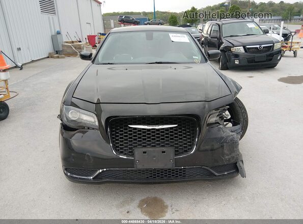 2C3CCAAG1KH663926 2019 CHRYSLER 300 Черный Вид щитка приборов