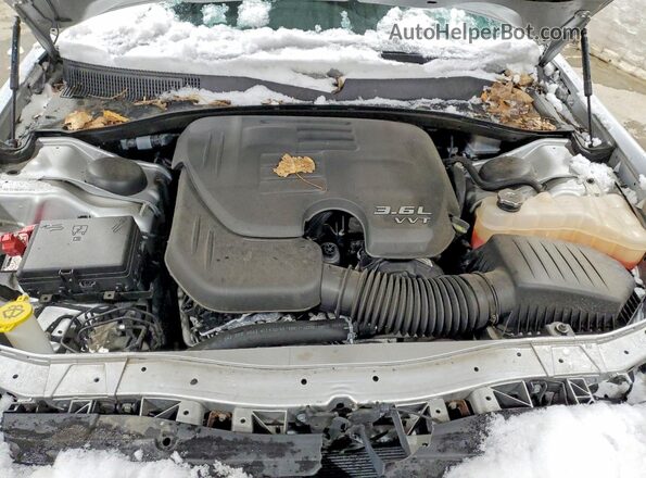2C3CCAAG3NH245503 2022 CHRYSLER 300 Silver Rear interior view