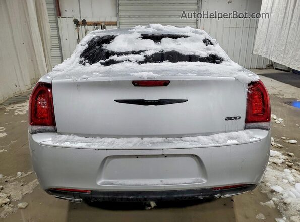 2C3CCAAG3NH245503 2022 CHRYSLER 300 Silver Rear view