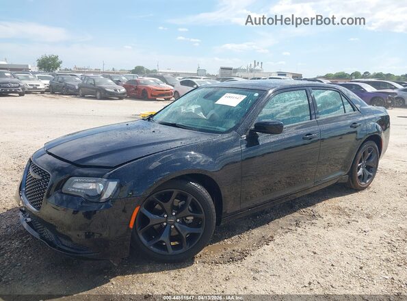 2C3CCAAG3PH684154 2023 CHRYSLER 300 Черный Передняя левая четверть
