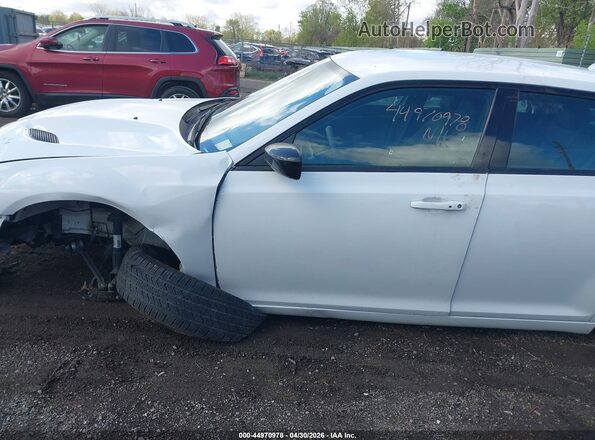 2C3CCAAG4NH256574 2022 CHRYSLER 300 White Սալոնի հետևի տեսք