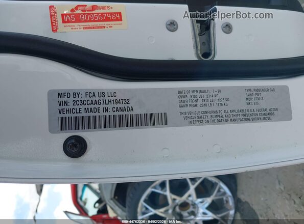 2C3CCAAG7LH194732 2020 CHRYSLER 300 White Vista del compartimento del motor