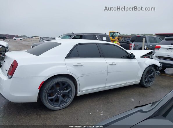 2C3CCAAGXPH676746 2023 CHRYSLER 300 White Սալոնի 360 աստիճան տեսք