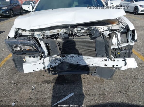 2C3CCABG8PH561030 2023 CHRYSLER 300 Белый Вид задней части салона