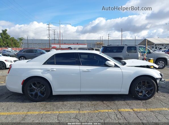 2C3CCABG8PH561030 2023 CHRYSLER 300 Белый 