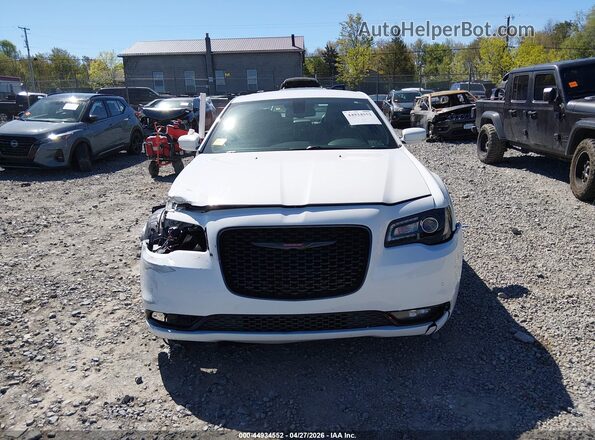 2C3CCABG9MH549738 2021 CHRYSLER 300 White უკანა სალონის ხედი