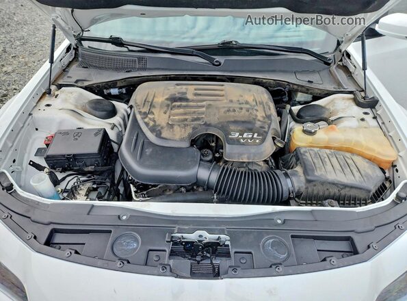 2C3CCABG9MH554311 2021 CHRYSLER 300 Белый Вид задней части салона
