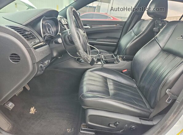 2C3CCABG9MH554311 2021 CHRYSLER 300 Белый Вид салона спереди