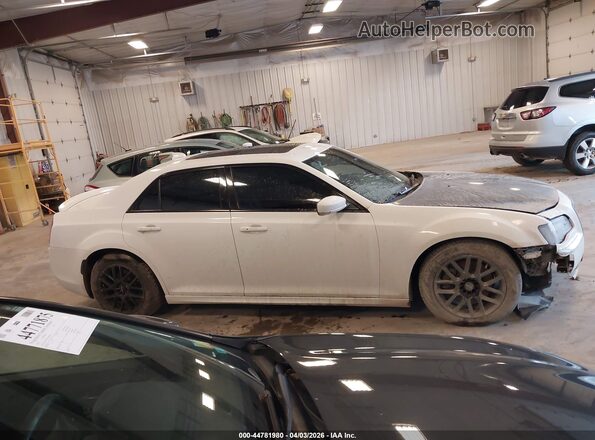 2C3CCABT8GH182512 2016 CHRYSLER 300 White Widok wnętrza z tyłu