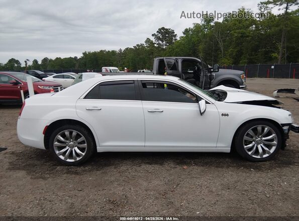 2C3CCAEG0HH590891 2017 CHRYSLER 300 White Widok zestawu wskaźników