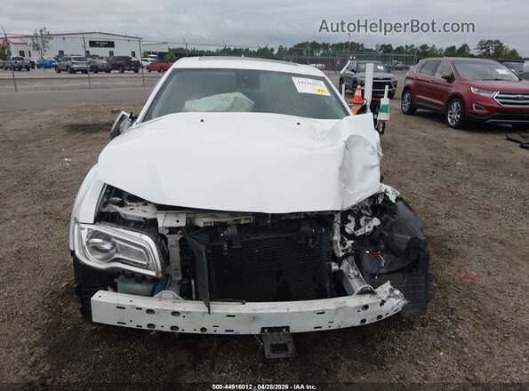 2C3CCAEG0HH590891 2017 CHRYSLER 300 White Widok deski rozdzielczej